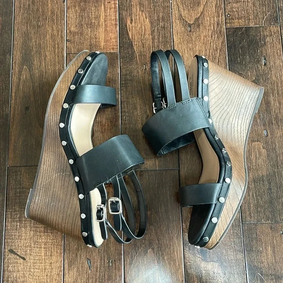 Bleecker and Bond Sandra  Leather Wedge Black Studded Platform Sandals  Size 10 - Picture 3 of 14